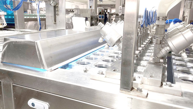 This machine can fill and seal multi-cups at one time, high effectively, accuracy, quickly.