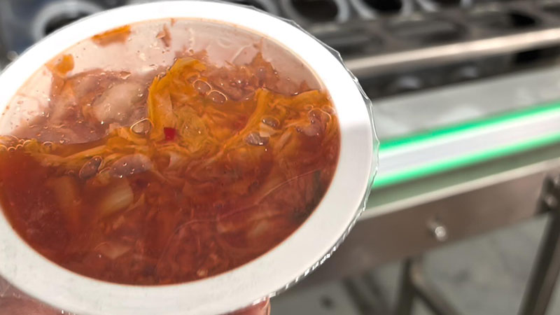 Pickled vegetable bowl vacuum filling and sealing packing machine